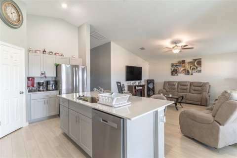 Casa en venta en Haines City, Florida, 4 dormitorios, 187.66 m2 № 2156789 - foto 3