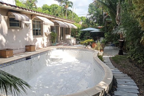 Terreno en venta en Miami, Florida № 1699323 - foto 6
