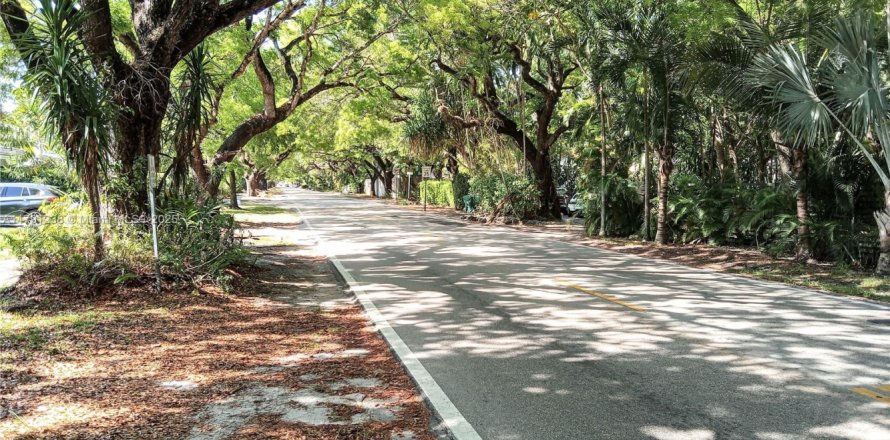 Terreno en Miami, Florida № 1699323