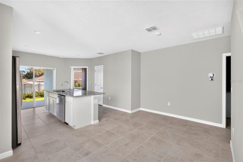 Touwnhouse à louer à Lady Lake, Floride: 3 chambres, 150.87 m2 № 2426922 - photo 4