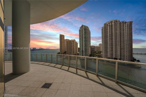 Condo in Miami, Florida, 2 bedrooms  № 2249429 - photo 14