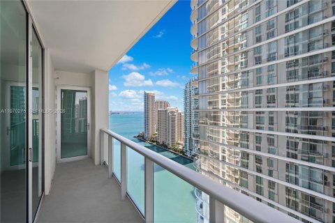 Condo in Miami, Florida, 2 bedrooms  № 2249429 - photo 2