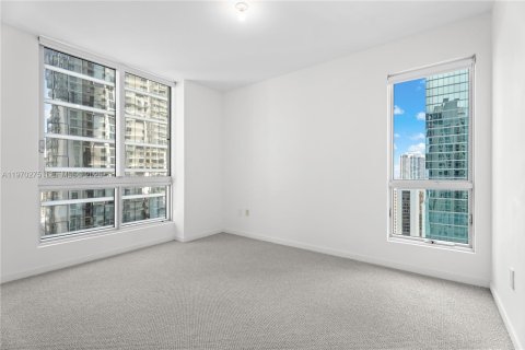 Condo in Miami, Florida, 2 bedrooms  № 2249429 - photo 7