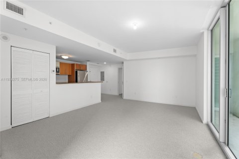 Condo in Miami, Florida, 2 bedrooms  № 2249429 - photo 5