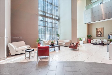 Condo in Miami, Florida, 2 bedrooms  № 2249429 - photo 11