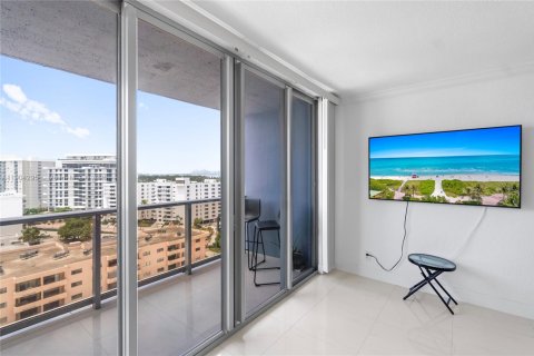 Condo in Miami Beach, Florida, 1 bedroom  № 1954888 - photo 13