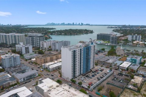 Condo in Miami Beach, Florida, 1 bedroom  № 1954888 - photo 27
