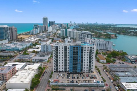 Condo in Miami Beach, Florida, 1 bedroom  № 1954888 - photo 26