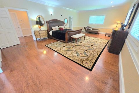 House in Pinecrest, Florida 4 bedrooms, 377.55 sq.m. № 1820012 - photo 18