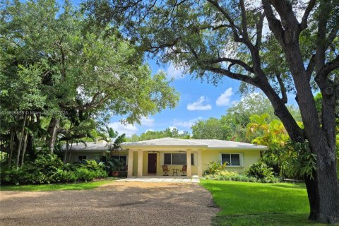 House in Pinecrest, Florida 4 bedrooms, 377.55 sq.m. № 1820012 - photo 1