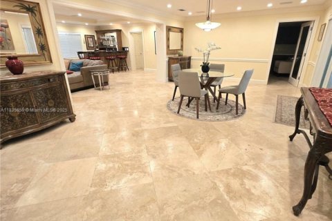 House in Pinecrest, Florida 4 bedrooms, 377.55 sq.m. № 1820012 - photo 10