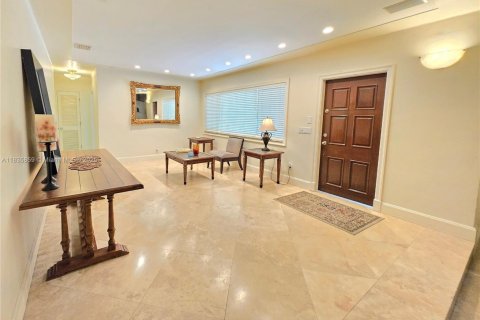 House in Pinecrest, Florida 4 bedrooms, 377.55 sq.m. № 1820012 - photo 8