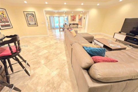 House in Pinecrest, Florida 4 bedrooms, 377.55 sq.m. № 1820012 - photo 15