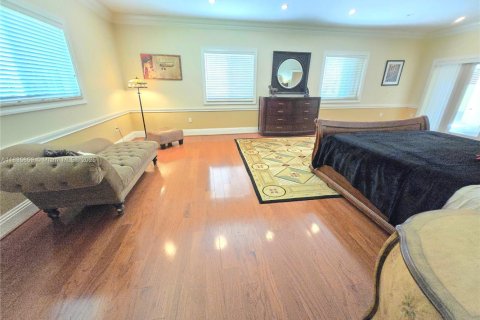 House in Pinecrest, Florida 4 bedrooms, 377.55 sq.m. № 1820012 - photo 21