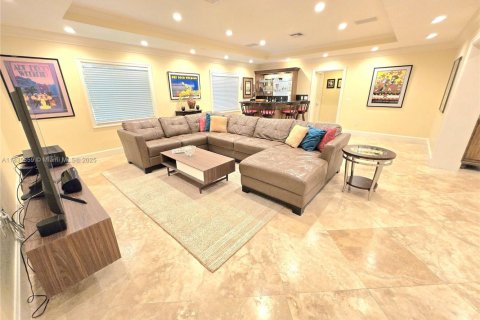 House in Pinecrest, Florida 4 bedrooms, 377.55 sq.m. № 1820012 - photo 12