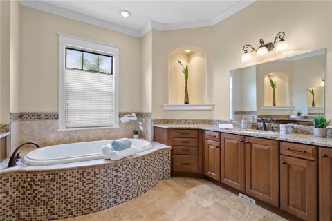 Casa en venta en Tampa, Florida, 5 dormitorios, 422.33 m2 № 1639693 - foto 25