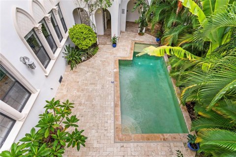 Casa en venta en Tampa, Florida, 5 dormitorios, 422.33 m2 № 1639693 - foto 24
