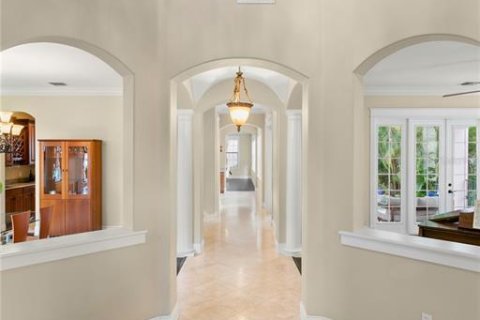 Casa en venta en Tampa, Florida, 5 dormitorios, 422.33 m2 № 1639693 - foto 6