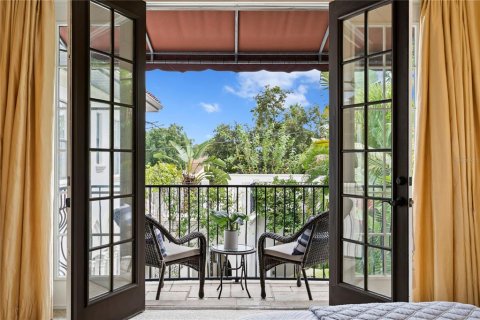 Casa en venta en Tampa, Florida, 5 dormitorios, 422.33 m2 № 1639693 - foto 22