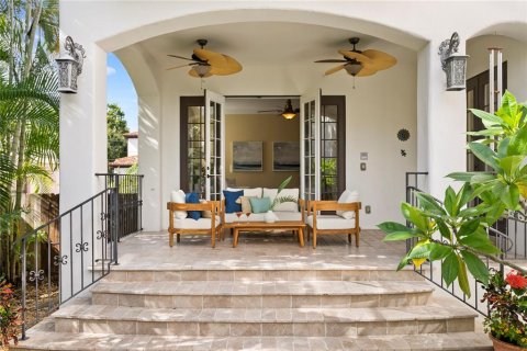 Casa en venta en Tampa, Florida, 5 dormitorios, 422.33 m2 № 1639693 - foto 18