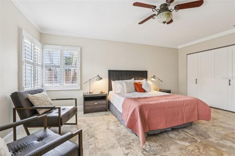 House in Saint Petersburg, Florida 4 bedrooms, 384.71 sq.m. № 1900825 - photo 30