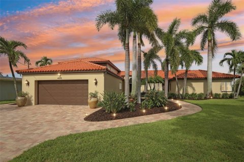 Casa en venta en Saint Petersburg, Florida, 4 dormitorios, 384.71 m2 № 1900825 - foto 2