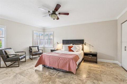 House in Saint Petersburg, Florida 4 bedrooms, 384.71 sq.m. № 1900825 - photo 29