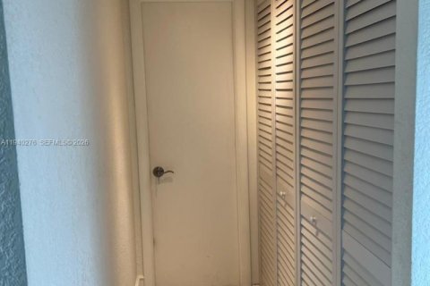 Appartement à louer à Lauderdale Lakes, Floride: 1 chambre, 63.55 m2 № 1998143 - photo 4