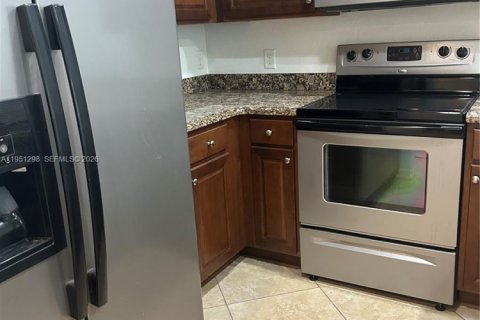 Снять в аренду квартиру в Делрей-Бич, Флорида 2 спальни, 111.48м2, № 2007279 - фото 8