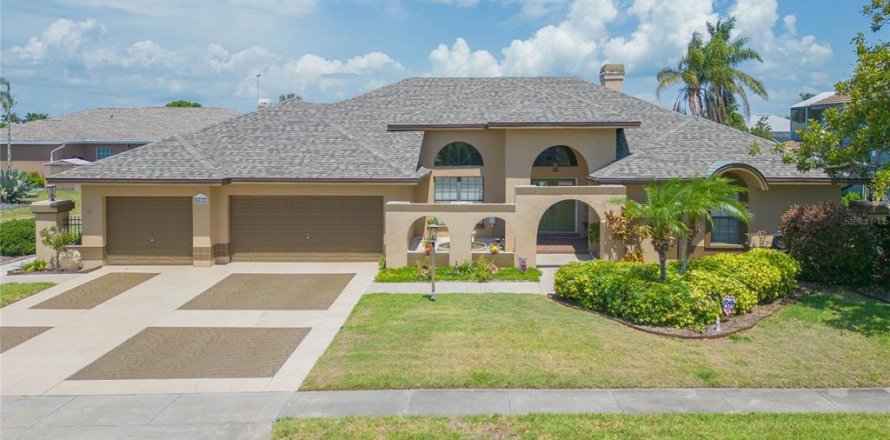 Villa ou maison à Apollo Beach, Floride 4 chambres, 270.53 m2 № 2310613