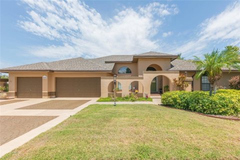 Villa ou maison à vendre à Apollo Beach, Floride: 4 chambres, 270.53 m2 № 2310613 - photo 6