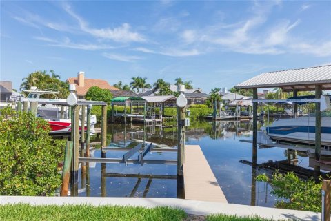Villa ou maison à vendre à Apollo Beach, Floride: 4 chambres, 270.53 m2 № 2310613 - photo 2