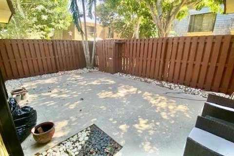 Купить таунхаус в Палм Спрингс, Флорида 3 комнаты, 114.46м2, № 2179682 - фото 15