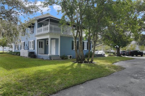 Commercial property in Mount Dora, Florida 302.95 sq.m. № 2384425