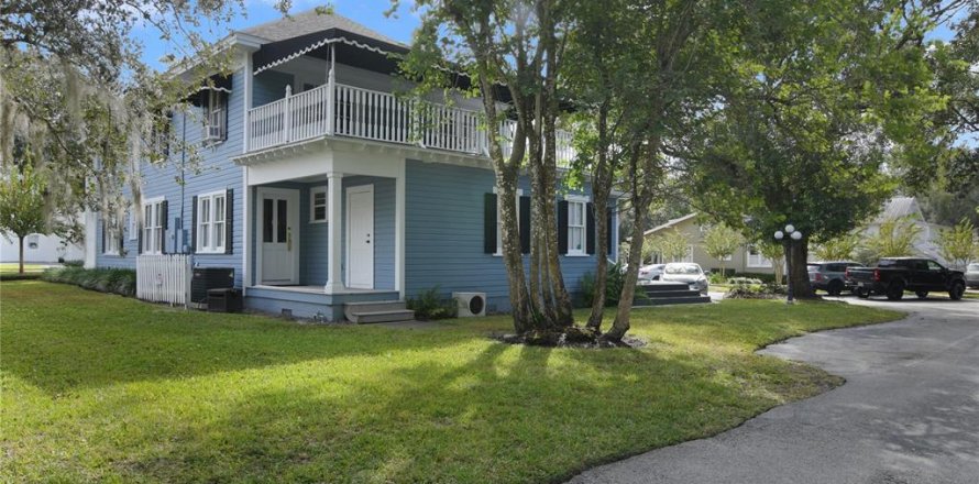 Commercial property in Mount Dora, Florida 302.95 sq.m. № 2384425