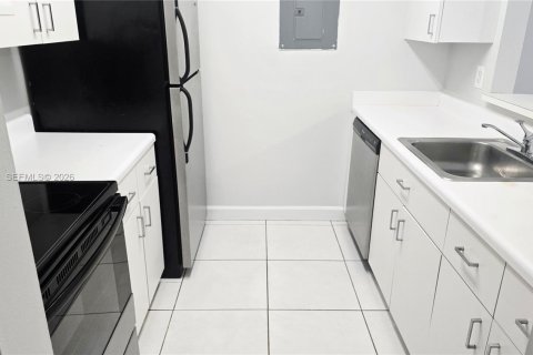 Copropriété à louer à Miami, Floride: 2 chambres, 77.2 m2 № 2002872 - photo 4