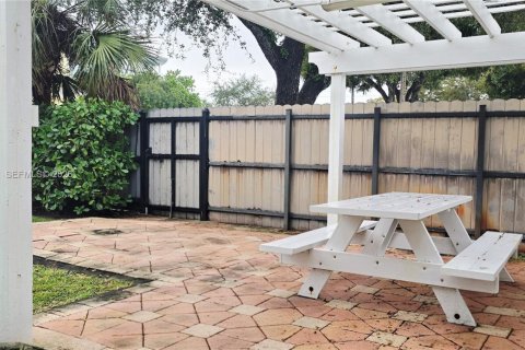 Copropriété à louer à Miami, Floride: 2 chambres, 77.2 m2 № 2002872 - photo 27