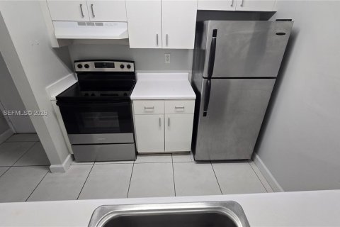 Copropriété à louer à Miami, Floride: 2 chambres, 77.2 m2 № 2002872 - photo 15