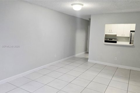 Copropriété à louer à Miami, Floride: 2 chambres, 77.2 m2 № 2002872 - photo 13