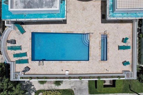 Condo in Surfside, Florida, 1 bedroom  № 2040663 - photo 11