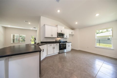 House in Palm Coast, Florida 3 bedrooms, 139.82 sq.m. № 2223815 - photo 4