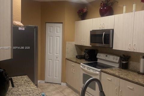 Villa ou maison à louer à Homestead, Floride: 3 chambres, 174.1 m2 № 1986627 - photo 2