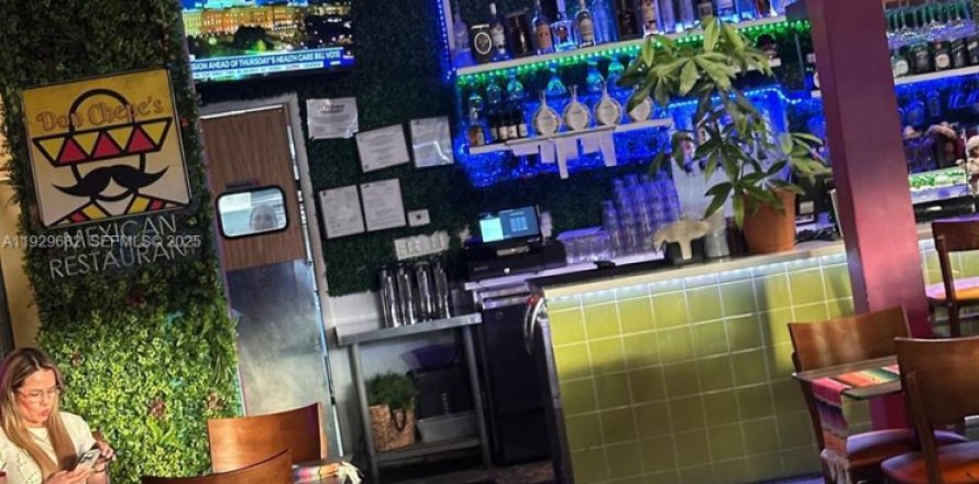 Immobilier commercial à Palmetto Bay, Floride № 1988577