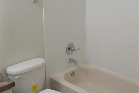 Condominio en alquiler en Orlando, Florida, 2 dormitorios, 84.08 m2 № 1843399 - foto 6