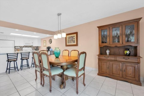 Condominio en venta en Indian Rocks Beach, Florida, 2 dormitorios, 102.19 m2 № 2137444 - foto 14