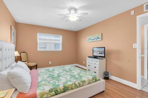 Condominio en venta en Indian Rocks Beach, Florida, 2 dormitorios, 102.19 m2 № 2137444 - foto 18
