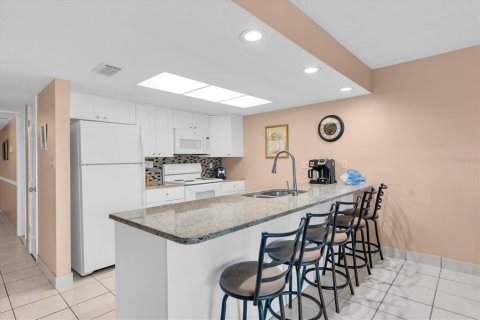 Condominio en venta en Indian Rocks Beach, Florida, 2 dormitorios, 102.19 m2 № 2137444 - foto 9