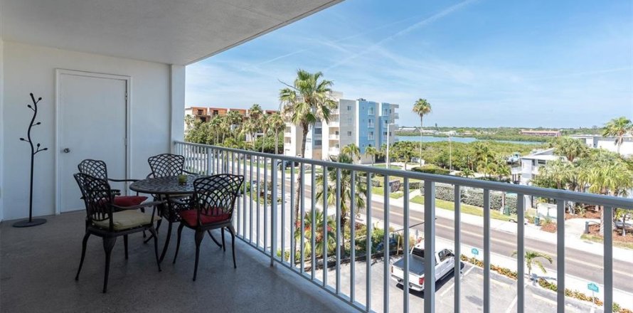 Condominio en Indian Rocks Beach, Florida, 2 dormitorios  № 2137444