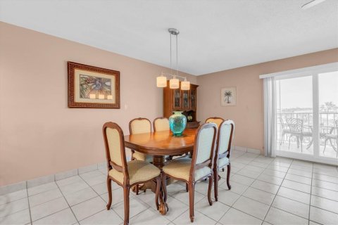 Condominio en venta en Indian Rocks Beach, Florida, 2 dormitorios, 102.19 m2 № 2137444 - foto 15