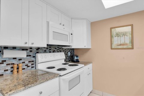 Condominio en venta en Indian Rocks Beach, Florida, 2 dormitorios, 102.19 m2 № 2137444 - foto 13